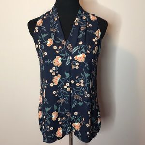 Violet & Claire navy blue top w/floral print